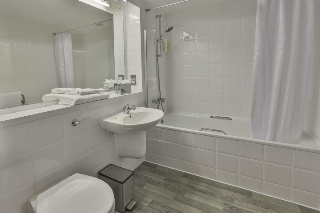 BEST WESTERN SHEFFIELD CITY HOTEL BATHROOM