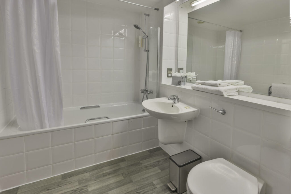 BEST WESTERN SHEFFIELD CITY HOTEL BATHROOM