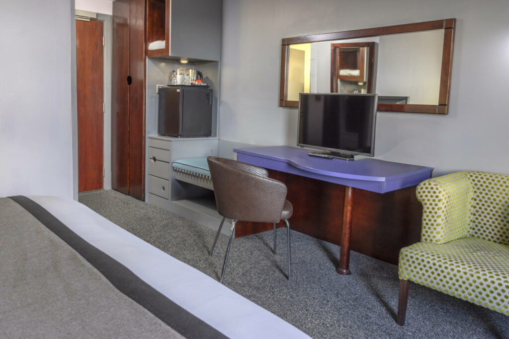 BEST WESTERN SHEFFIELD CITY HOTEL BEDROOM KING EXECUTIVE