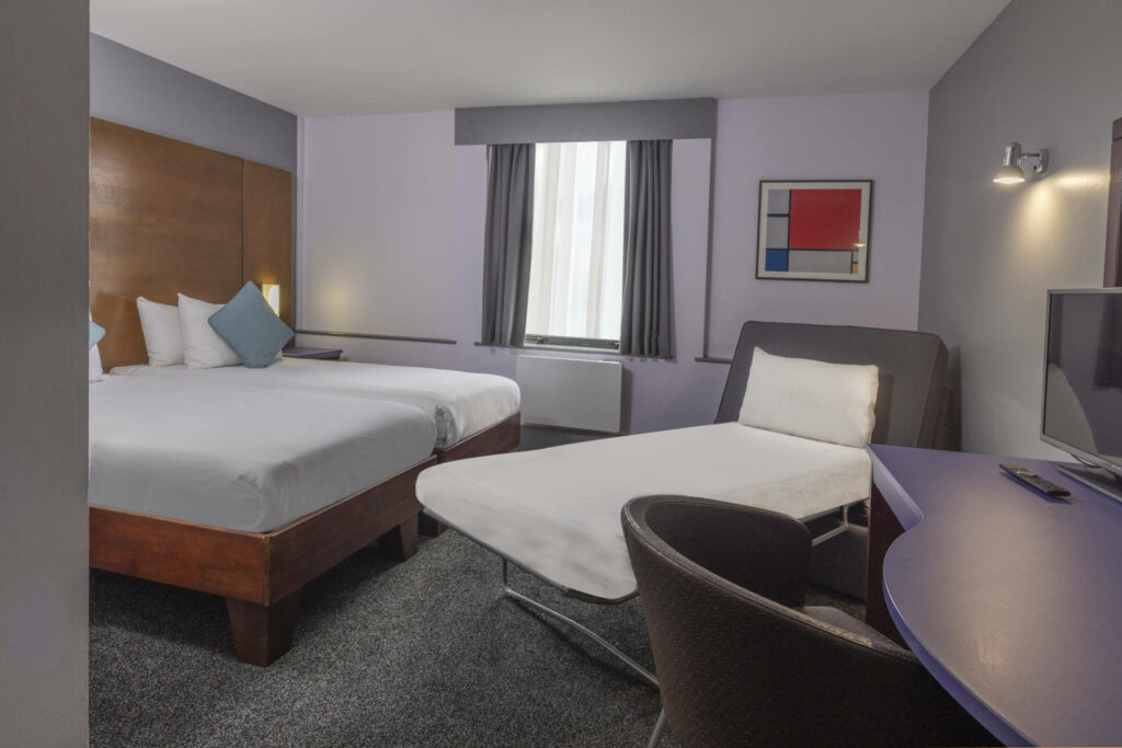 BEST WESTERN SHEFFIELD CITY HOTEL BEDROOM TWIN OPEN SOFA