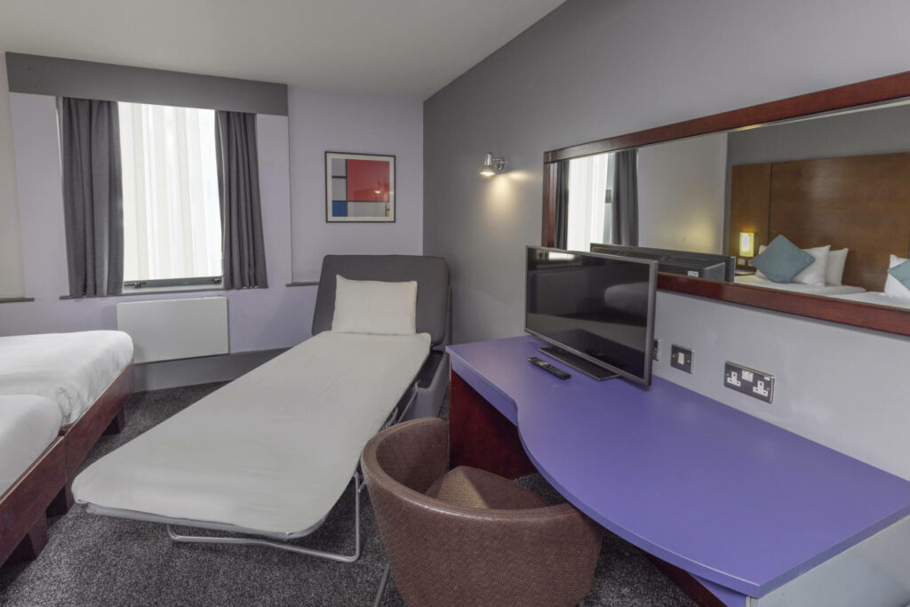 BEST WESTERN SHEFFIELD CITY HOTEL BEDROOM TWIN OPEN SOFA